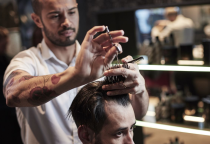 Toàn Cảnh Cuộc Sống Thợ Tóc Việt Ở Nước Ngoài Từ Thu Nhập, Thách Thức Đến Cơ Hội