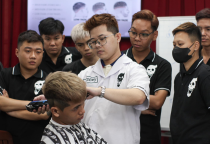 Khóa Học Cắt Tóc Nam Quận 10: Nơi Học Tập Chuyên Nghiệp Cho Tương Lai Nghề Cắt Tóc